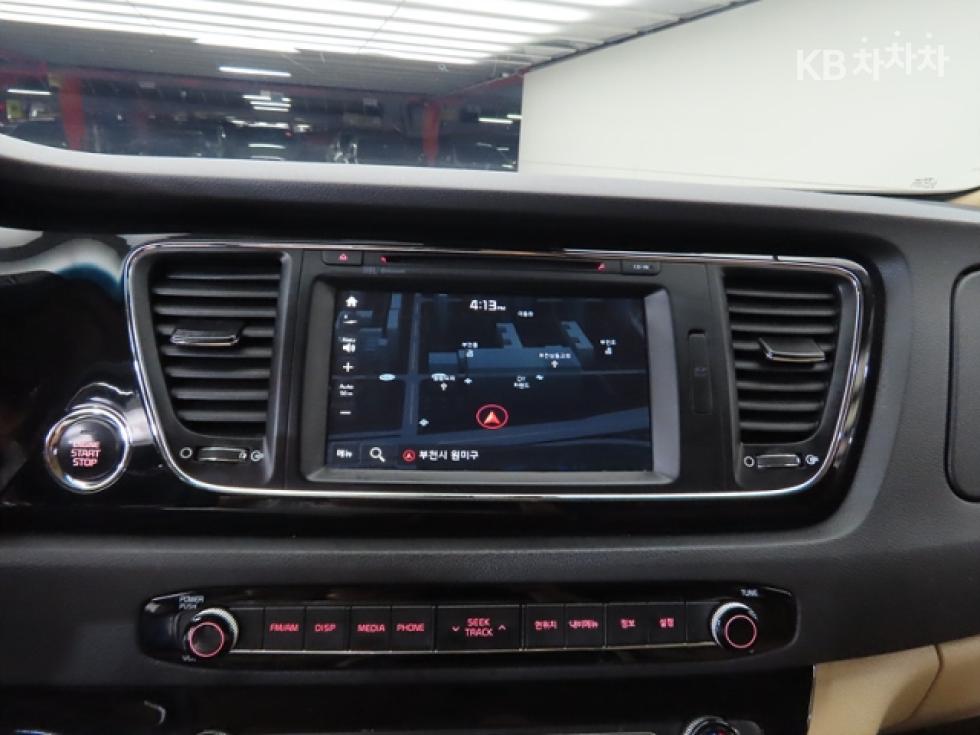 Kia Carnival — miniaturë 15