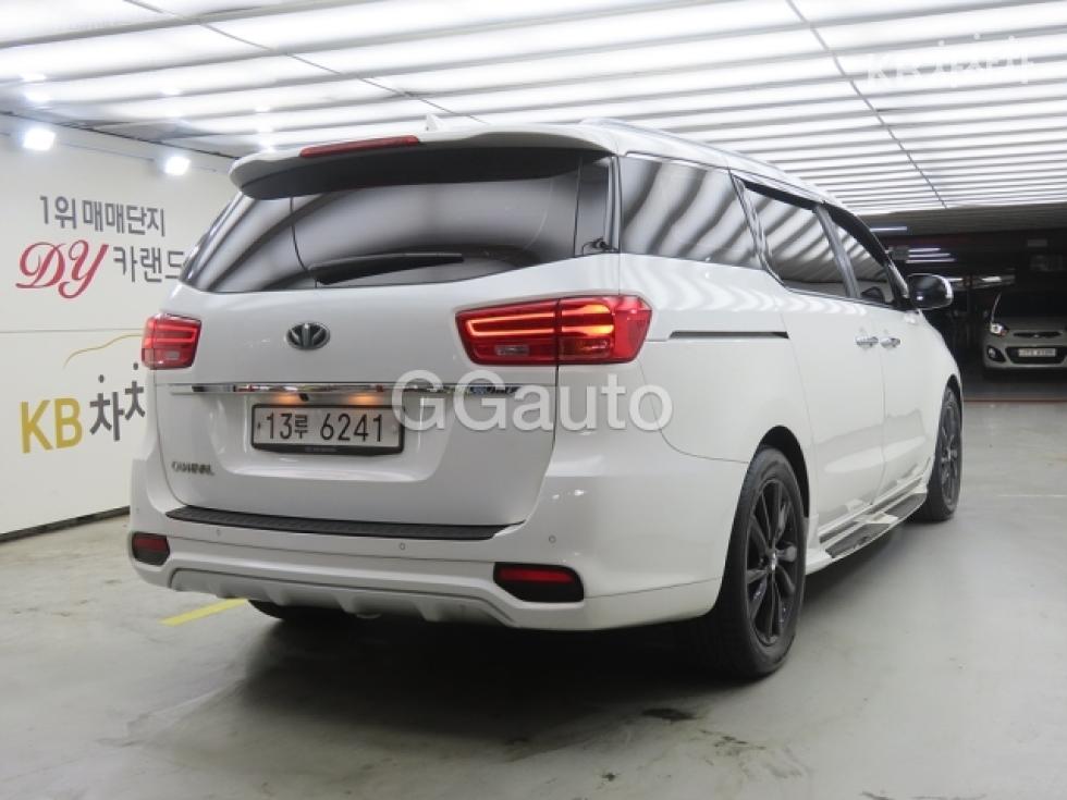 Kia Carnival — miniaturë 4