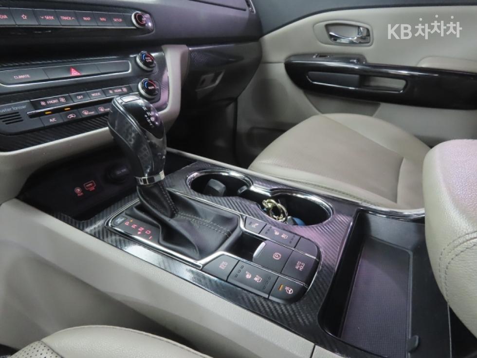 Kia Carnival — miniaturë 11