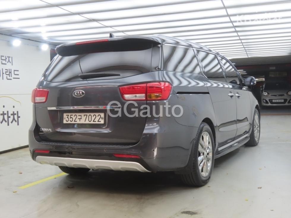 Kia Carnival — miniaturë 4