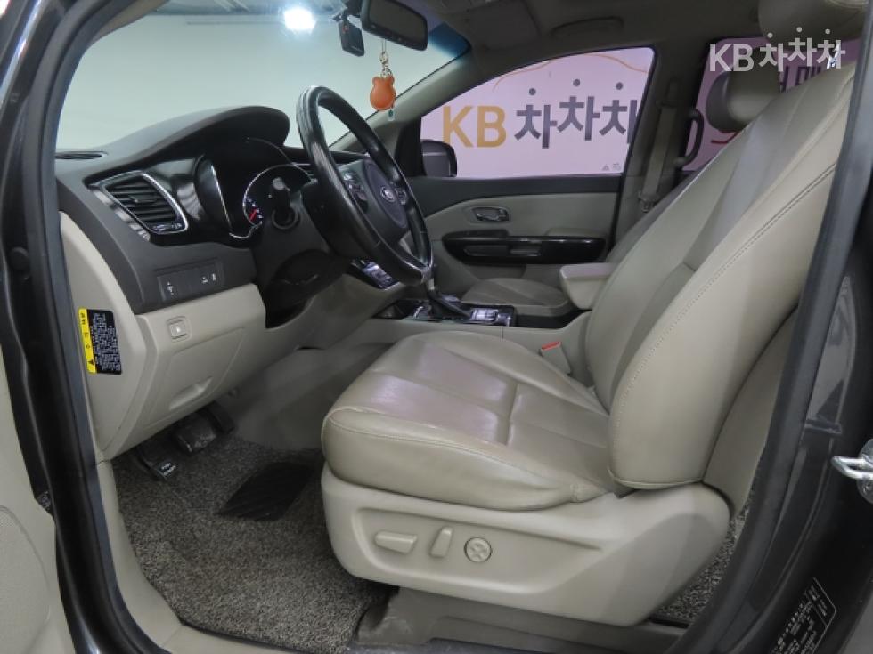 Kia Carnival — miniaturë 5