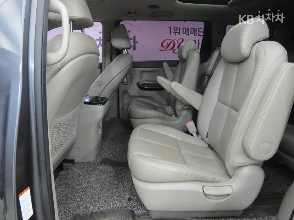 Kia Carnival — miniaturë 6