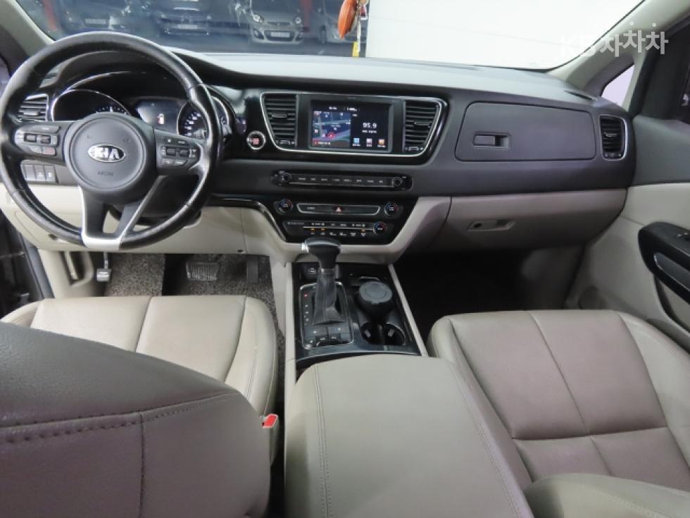 Kia Carnival — miniaturë 7
