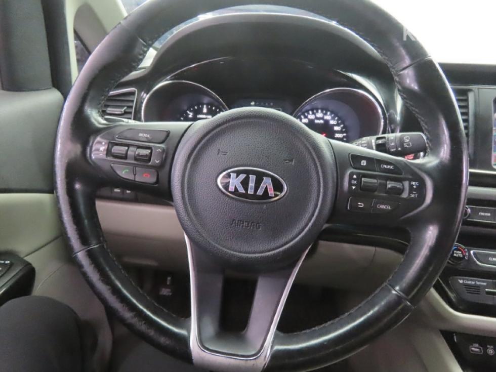 Kia Carnival — miniaturë 8