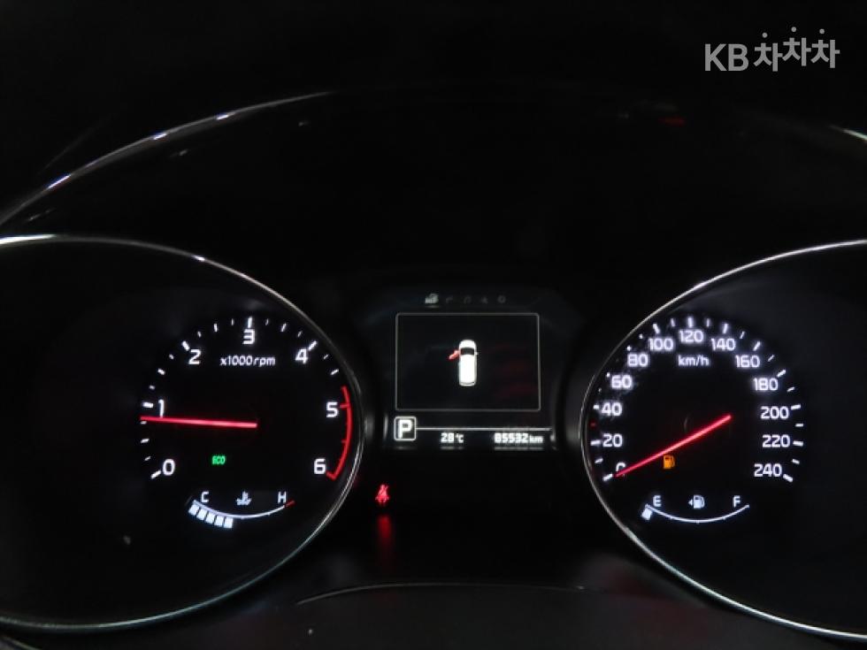 Kia Carnival — miniaturë 9