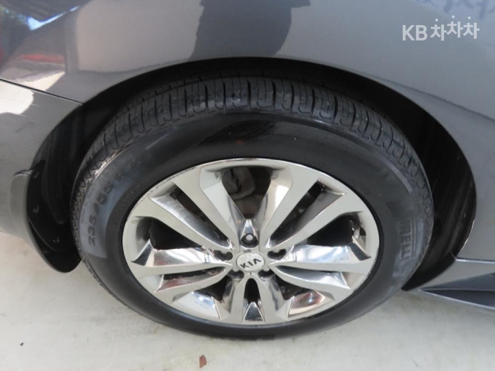 Kia Carnival — miniaturë 20