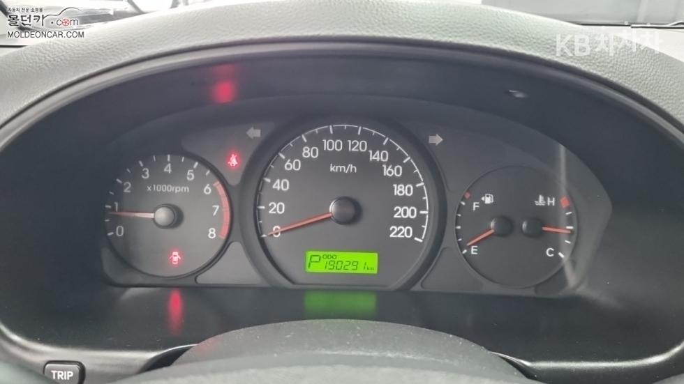Hyundai Starex — miniaturë 5