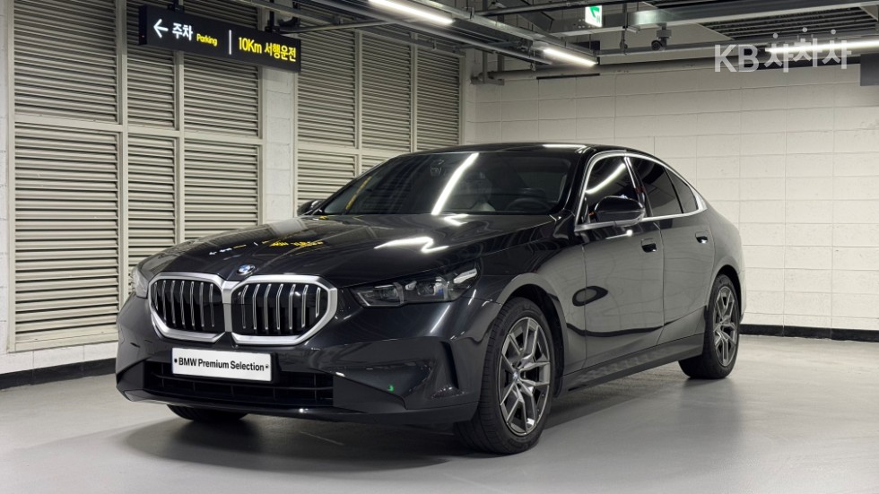 BMW 5 Series BASE MODEL — фото 1