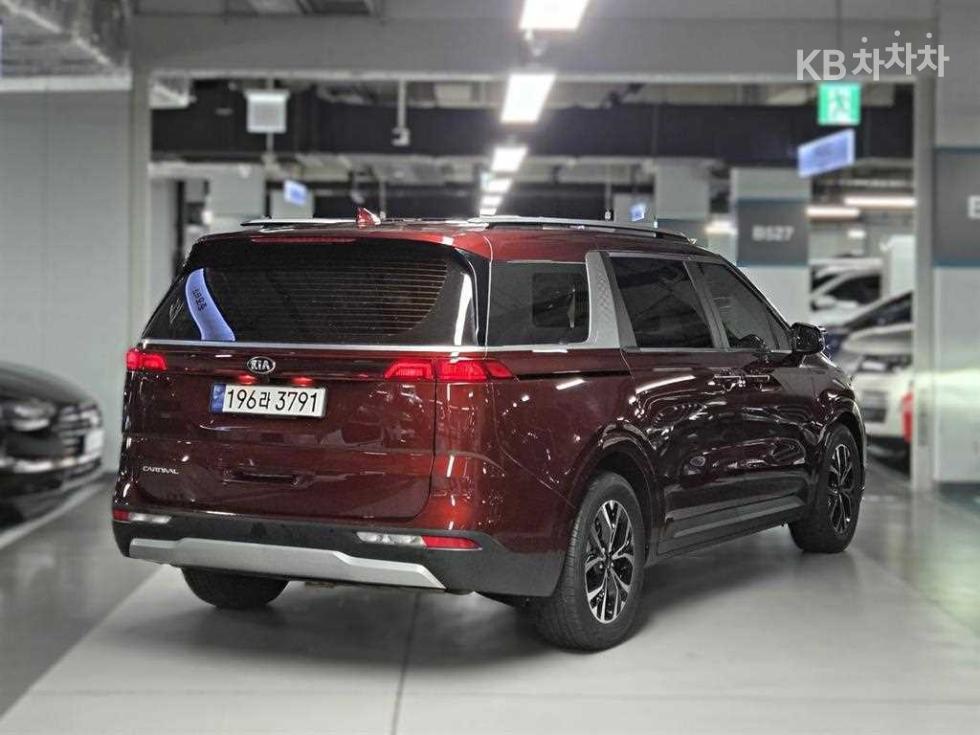 Kia Carnival PRESTIGE — фото 3