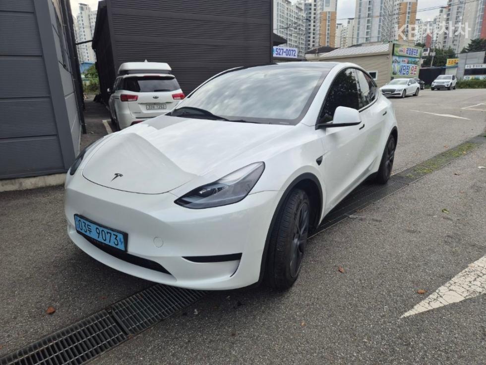 Tesla Model Y BASE MODEL — фото 2