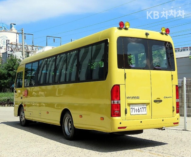 Hyundai Bus Deluxe (16-36 seats) — фото 3