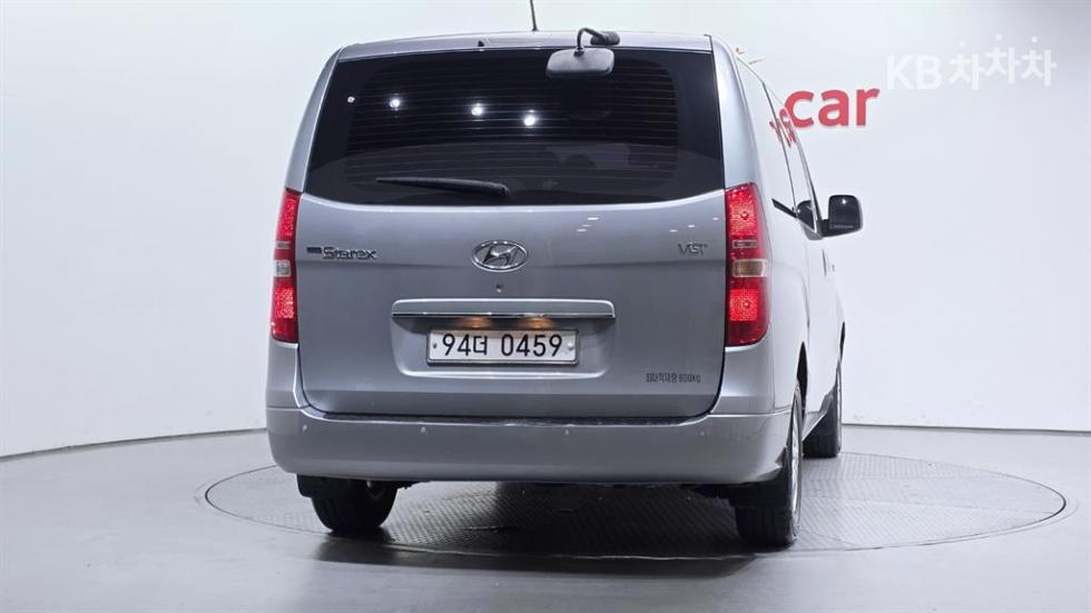 Hyundai Starex — фото 3