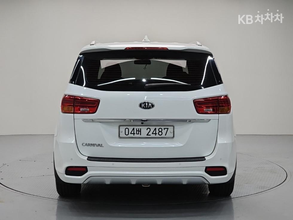 Kia Carnival Noblesse Special — фото 3