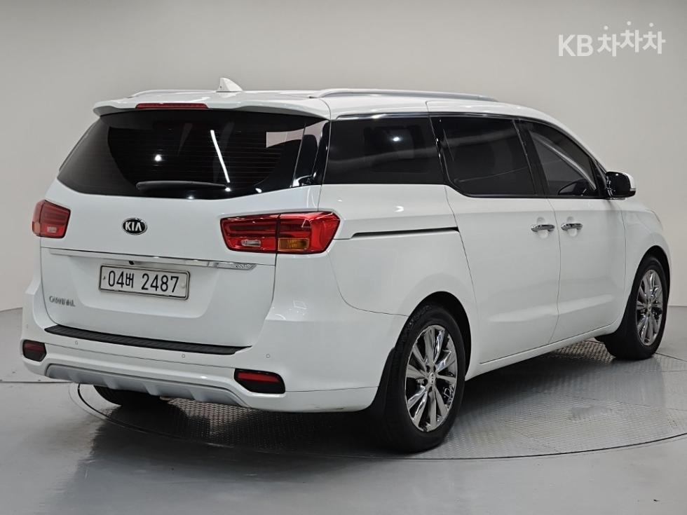 Kia Carnival Noblesse Special — фото 4