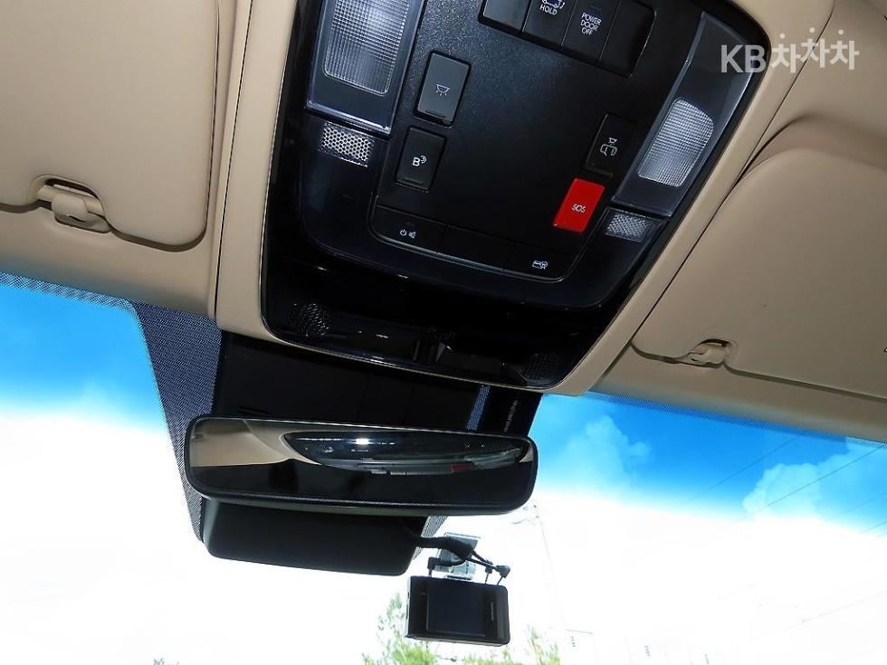 Hyundai Staria — miniaturë 14