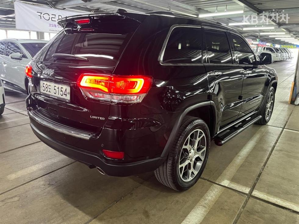 Jeep Cherokee WK2 — фото 2
