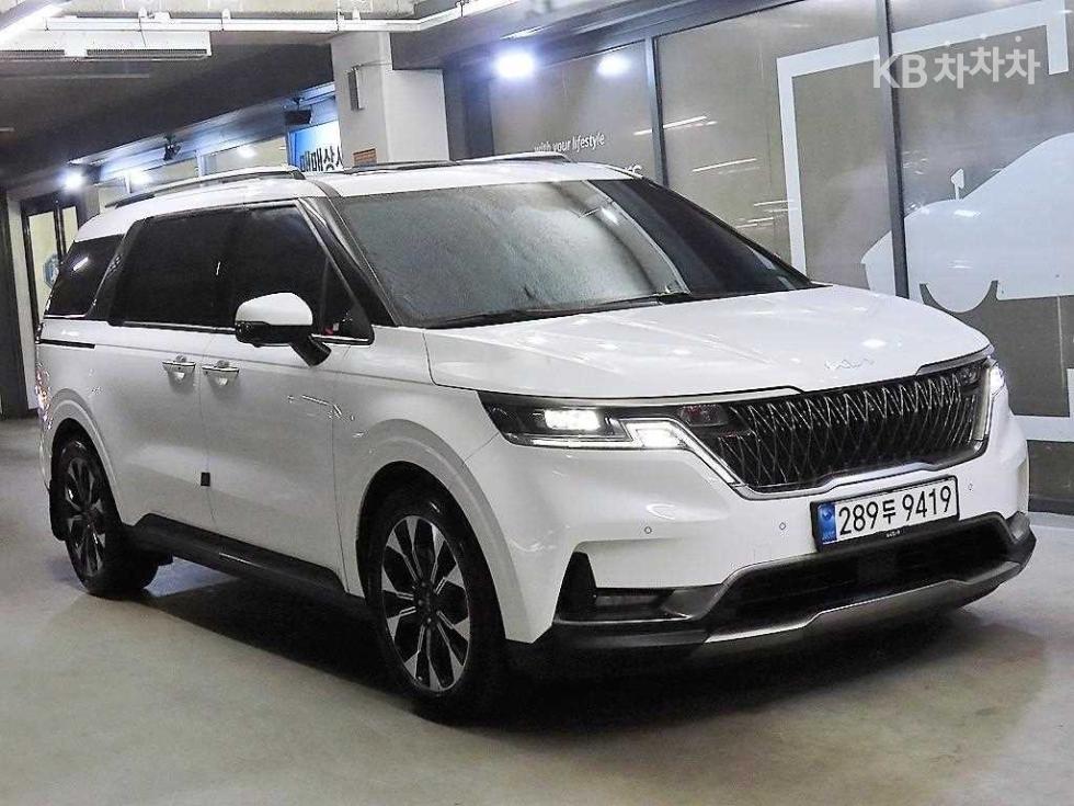 Kia Carnival SIGNATURE — фото 1