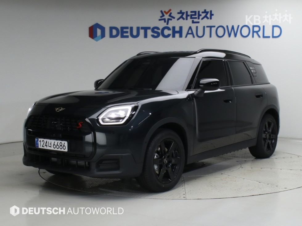 Mini Countryman BASE MODEL — фото 1