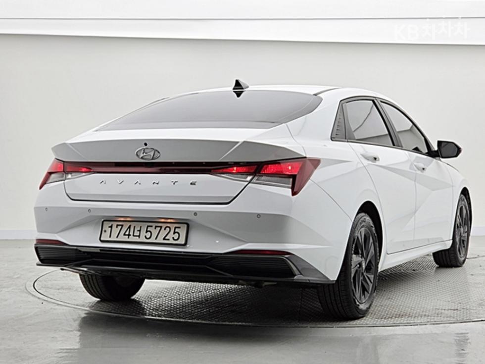 Hyundai Avante — фото 2