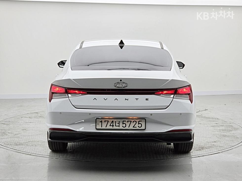 Hyundai Avante — фото 4
