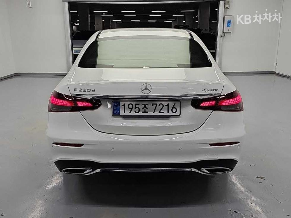 Mercedes-Benz E-Class AMG Line — фото 3