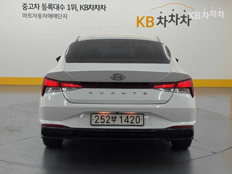 Hyundai Avante — фото 3