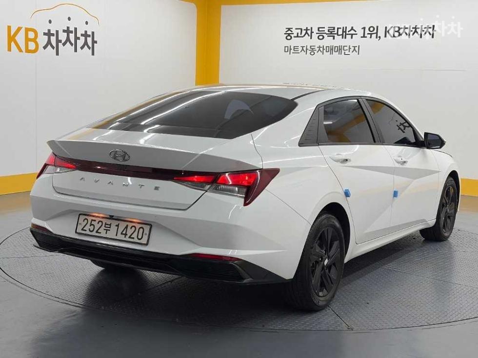 Hyundai Avante — фото 4