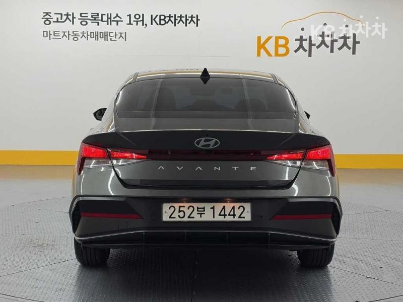 Hyundai Avante — фото 3