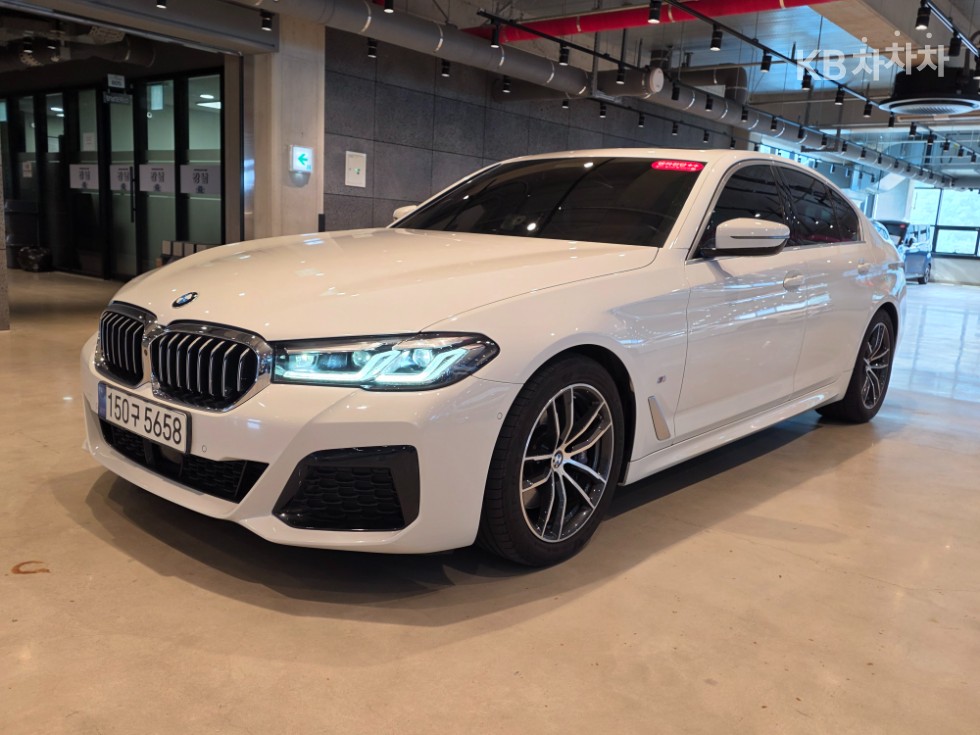 BMW 5 Series M Sport — фото 1