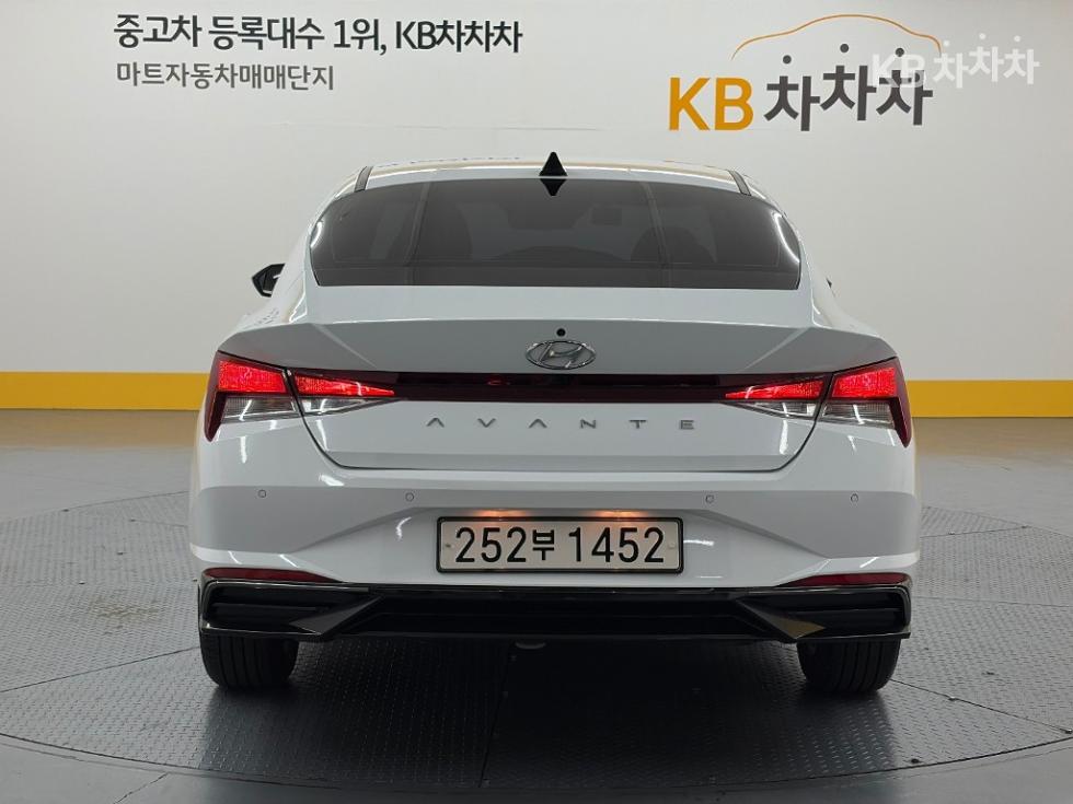Hyundai Avante — фото 3