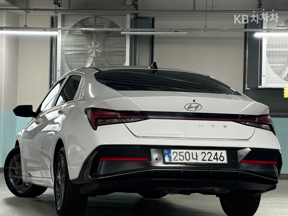 Hyundai Avante — фото 3