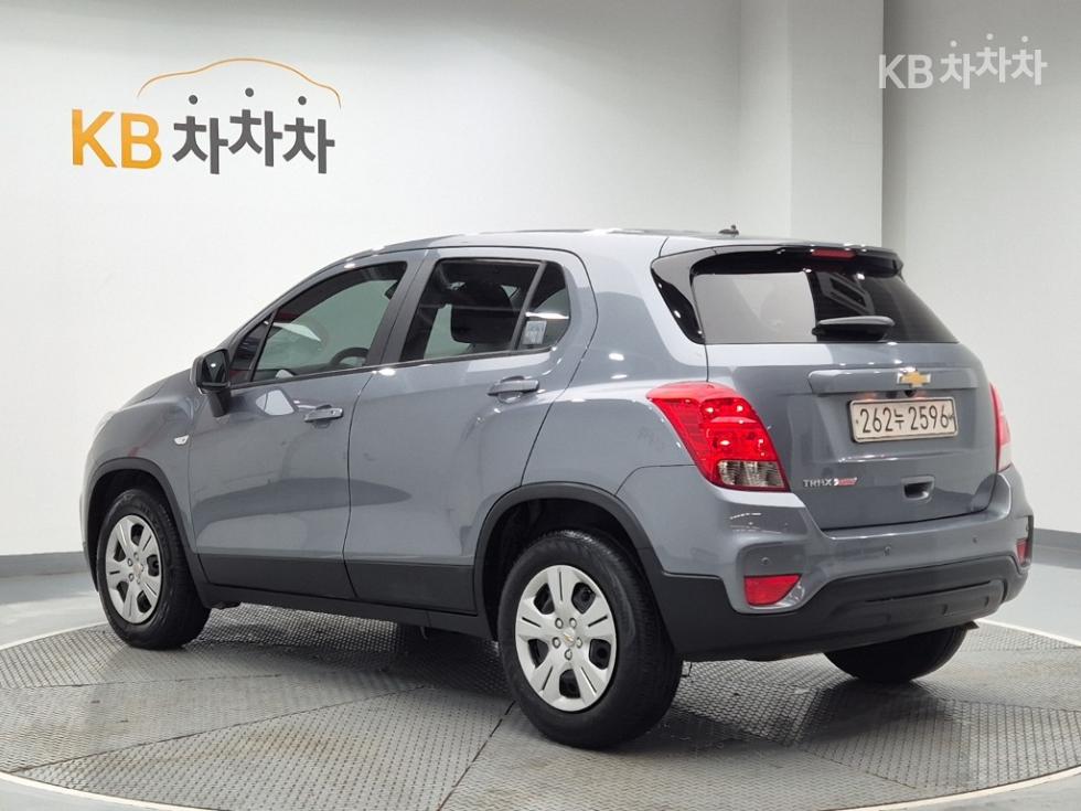 GM Korea Chevrolet Trax BASE MODEL — фото 3
