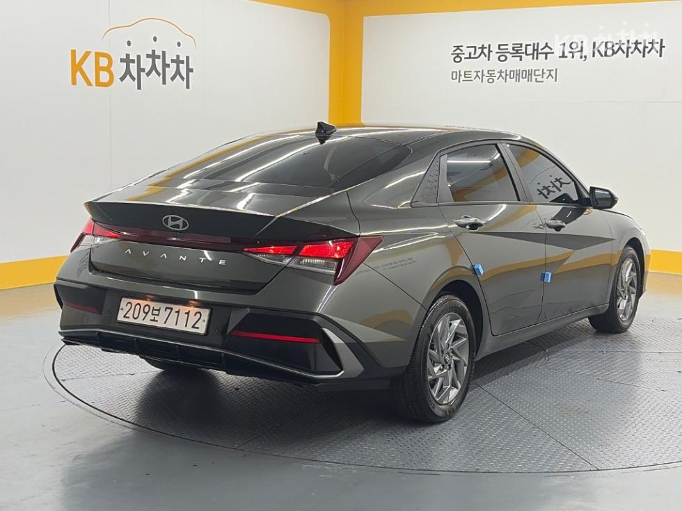 Hyundai Avante — фото 4