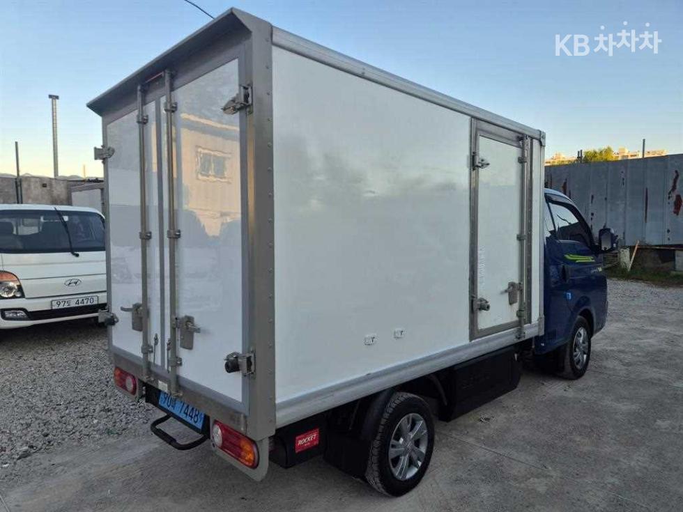 Hyundai BASE MODEL — фото 4