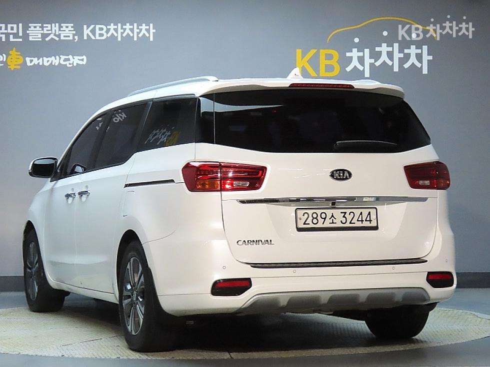 Kia Carnival LUXURY — фото 4