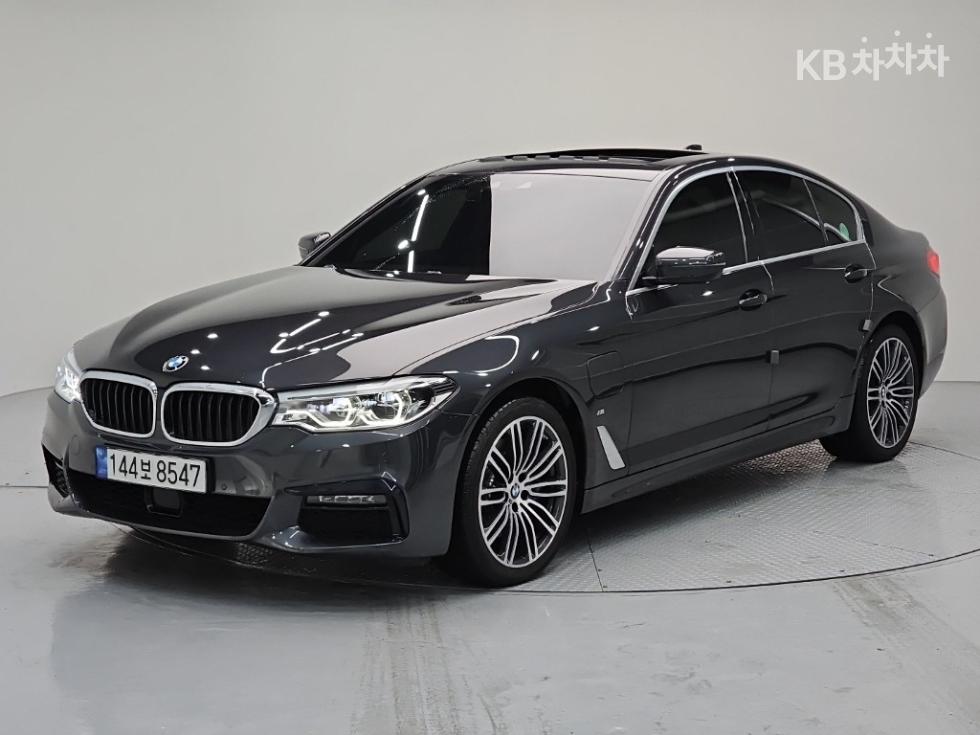 BMW 5 Series M Sport — фото 1