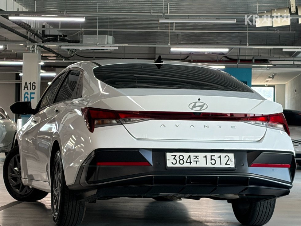 Hyundai Avante — фото 4