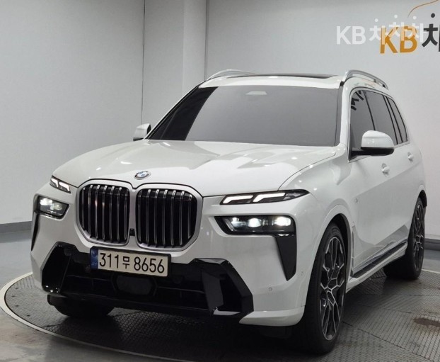 BMW X7 M Sport — фото 1