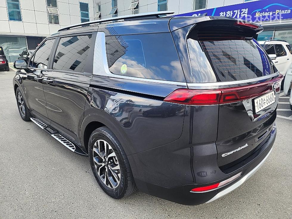 2021 - kia carnival