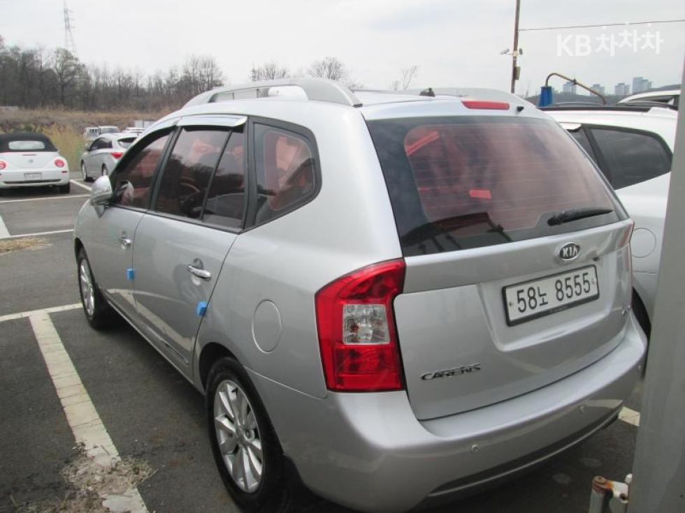 Kia Carens — miniaturë 3