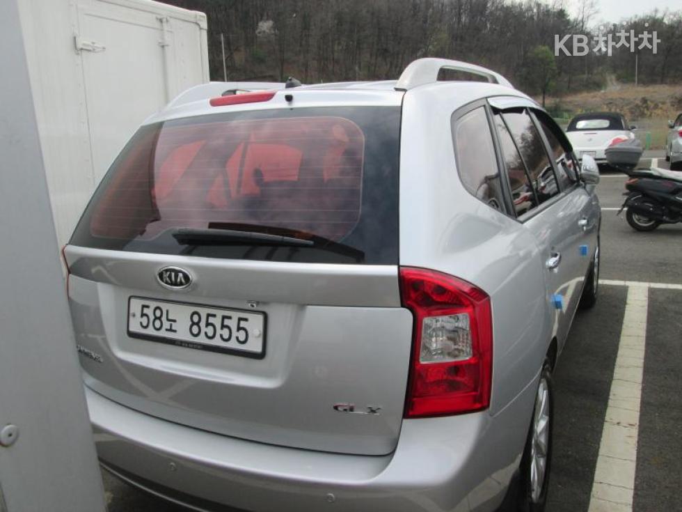 Kia Carens — miniaturë 4