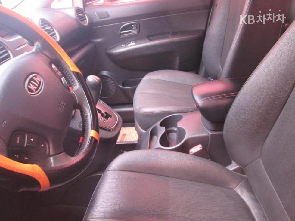 Kia Carens — miniaturë 5