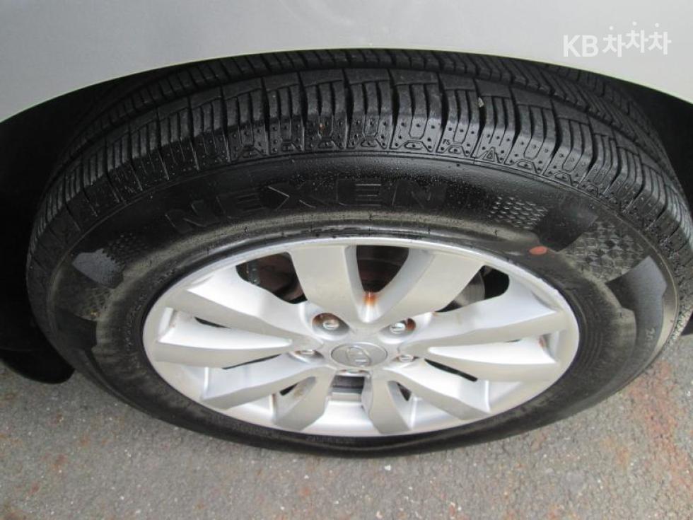 Kia Carens — miniaturë 8