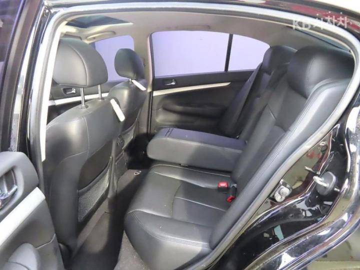Infiniti G G37 Sedan S 10
