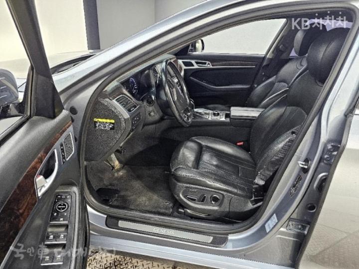 Hyundai Genesis DH G330 Premium AWD 9