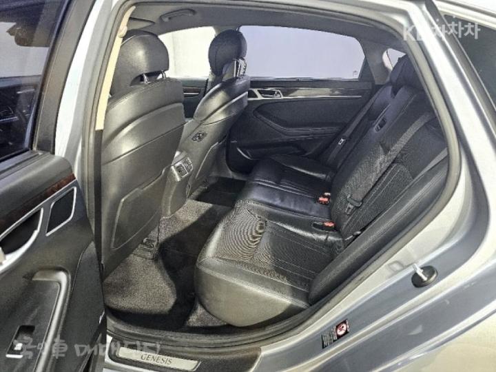 Hyundai Genesis DH G330 Premium AWD 10