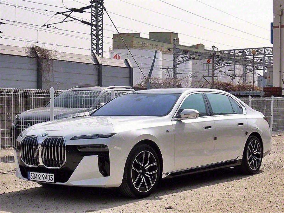 BMW 7er — miniaturë 2