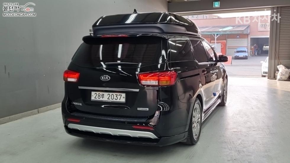 2018 - kia carnival
