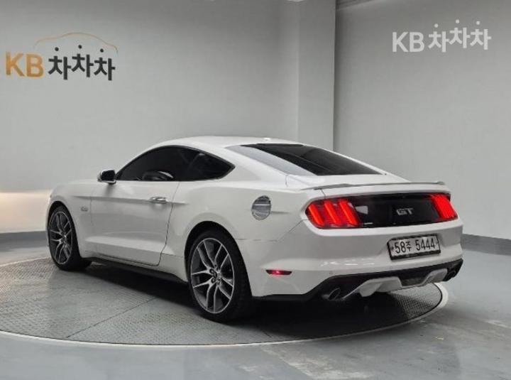 Ford Mustang GT Coupe Premium 5