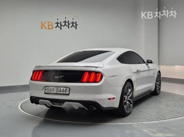Ford Mustang GT Coupe Premium 4